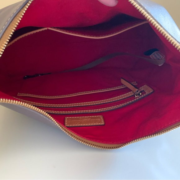 π©Ά SALE!! Dooney and Bourke Wexford Smooth Leather Zipper Sac in Taupe π©Ά - Picture 15 of 16